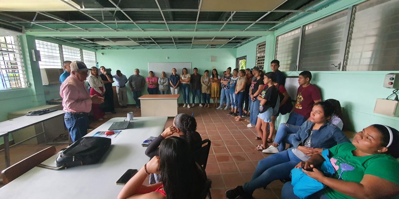 Visita institucional al Anexo de Tonosí fortalece vínculo académico